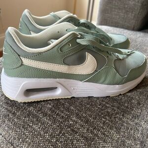 Nike Green and White Air Max SC Women’s Sneakers - size 9.5